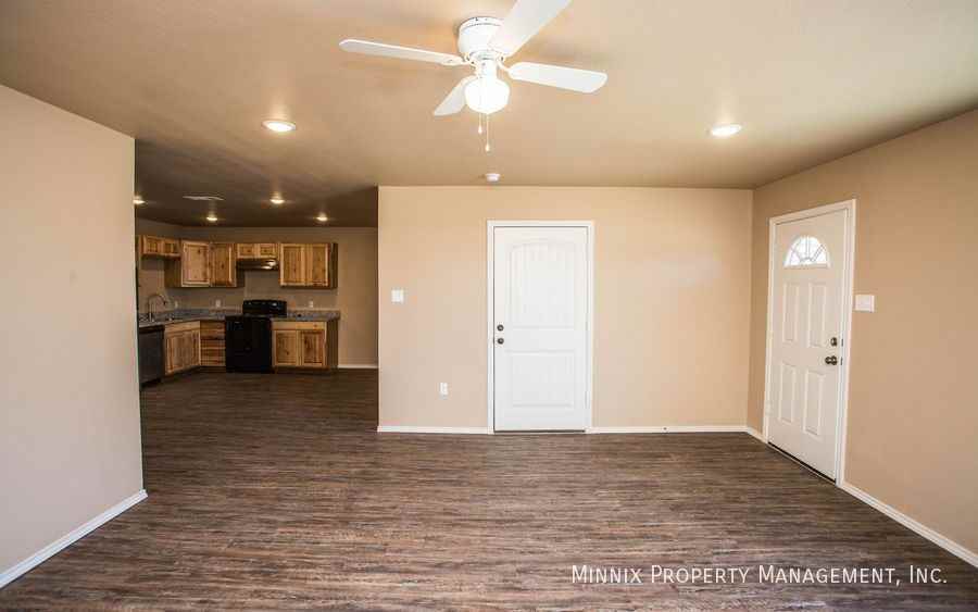 2616 N Avenue P - Photo 7 of 29