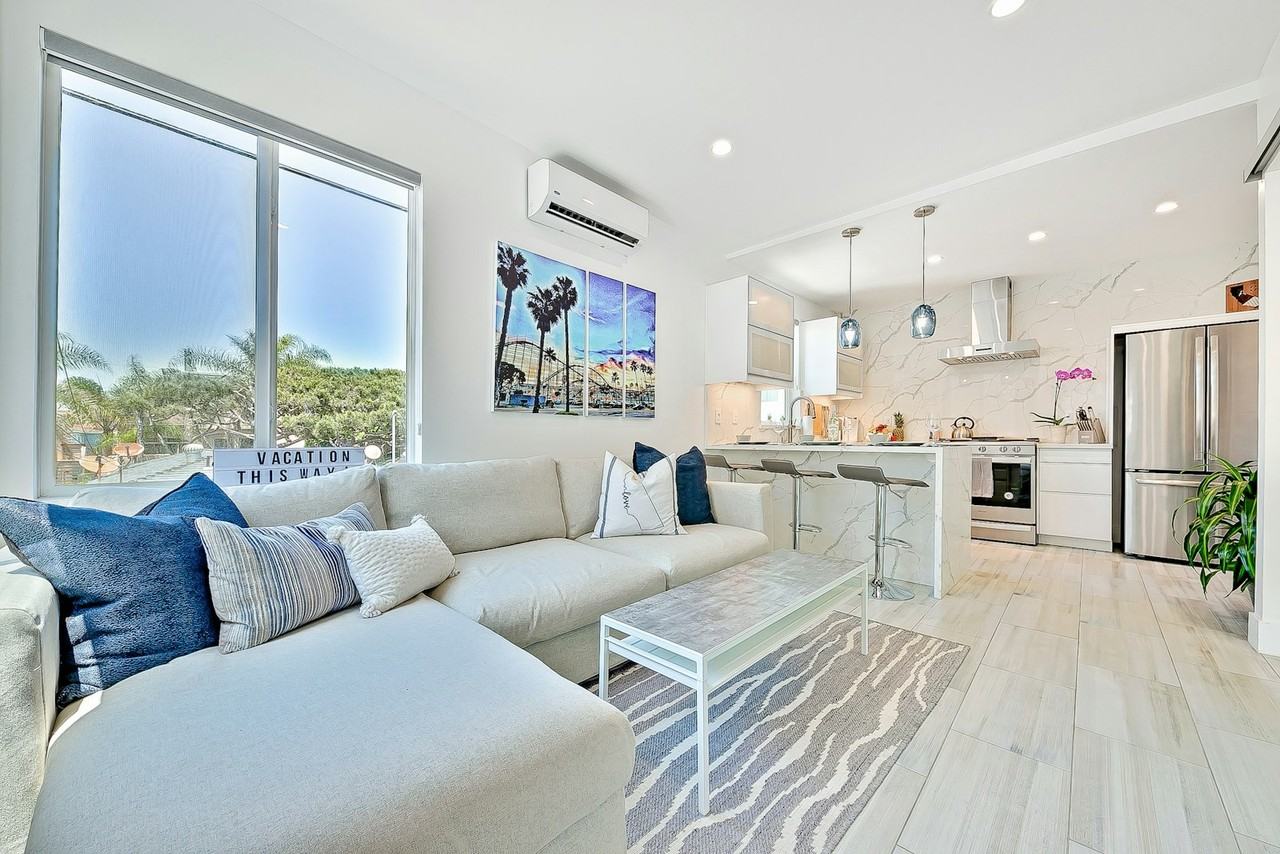 732 Ventura Place, Unit 4 - Photo 2 of 19