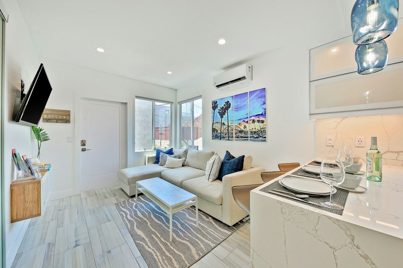 732 Ventura Place, Unit 4 - Photo 4 of 19