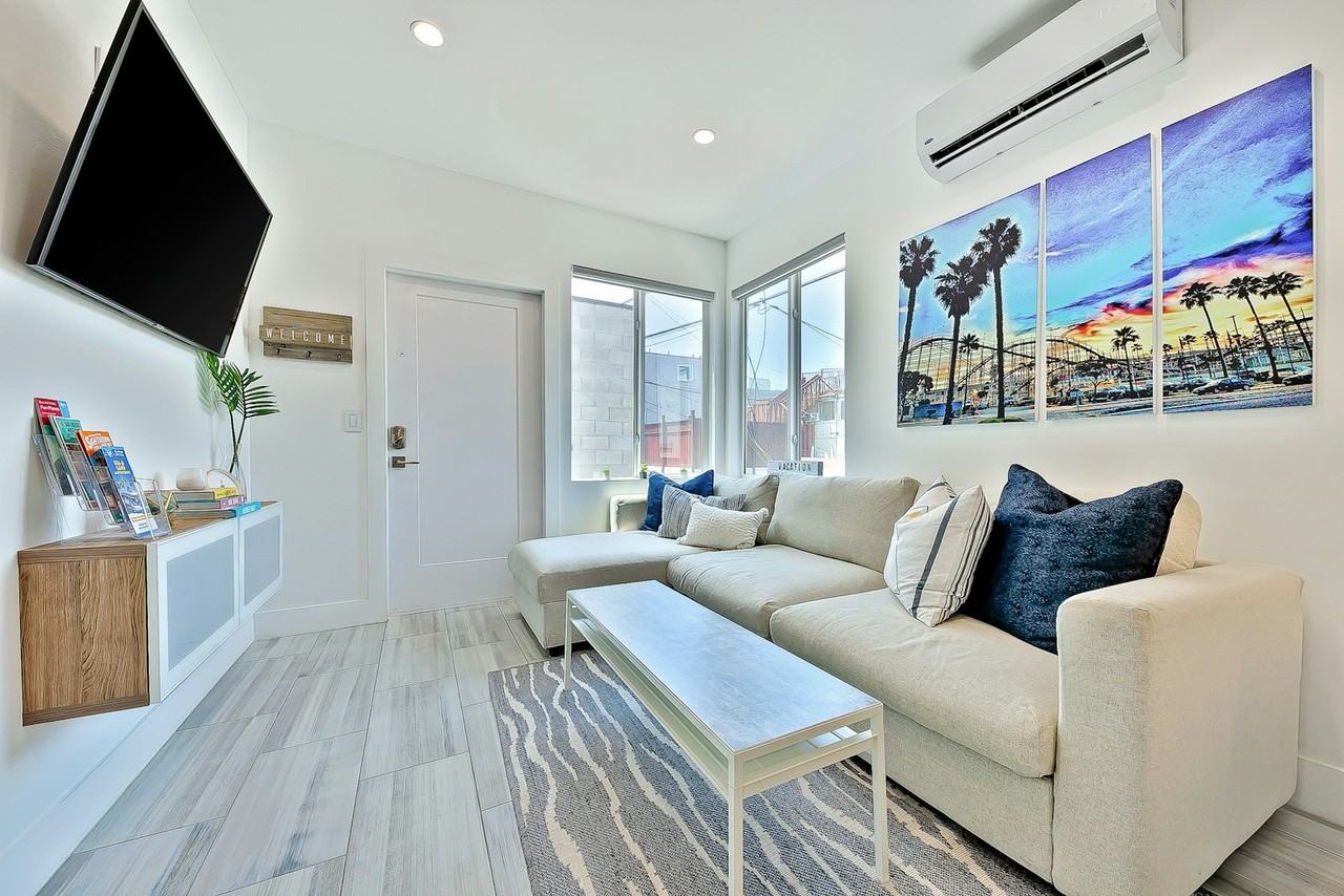 732 Ventura Place, Unit 4 - Photo 5 of 19