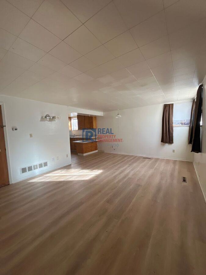 1103 1/2 Emigh St - Photo 3 of 14