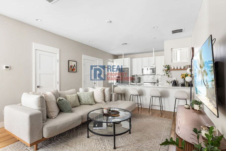 1262 Yates St #3 - Photo 4 of 28