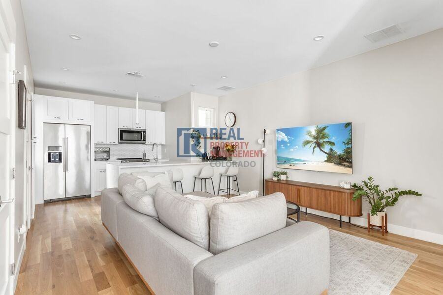 1262 Yates St #3 - Photo 5 of 28