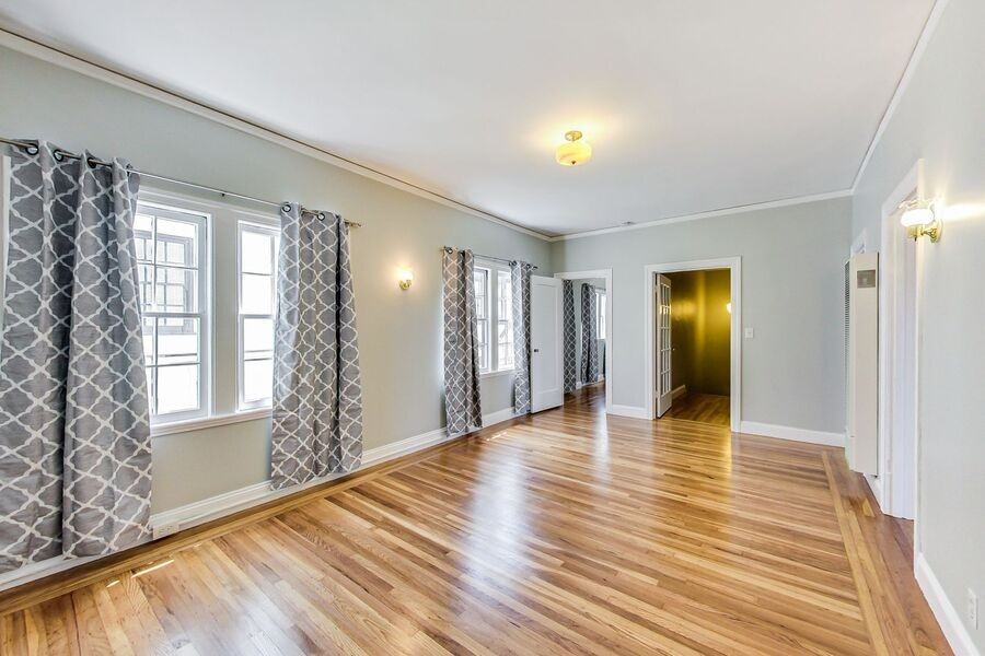 6048 Monroe Ave - Photo 4 of 24