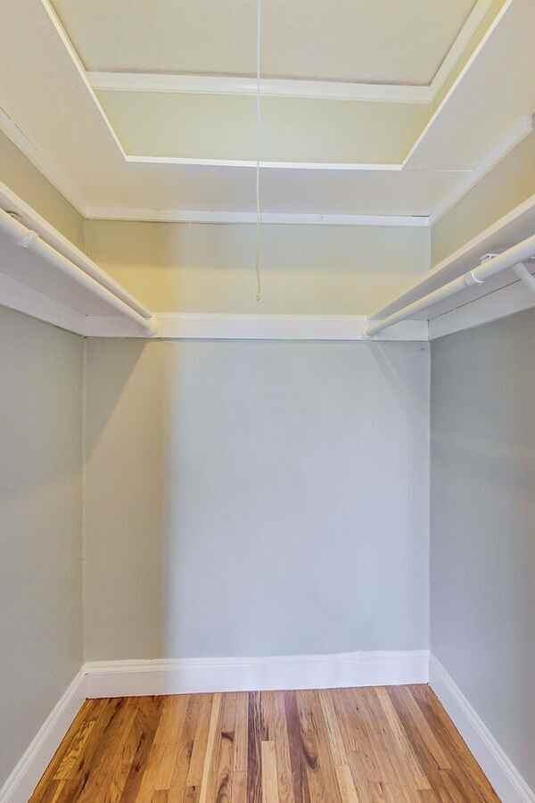 6048 Monroe Ave - Photo 5 of 24