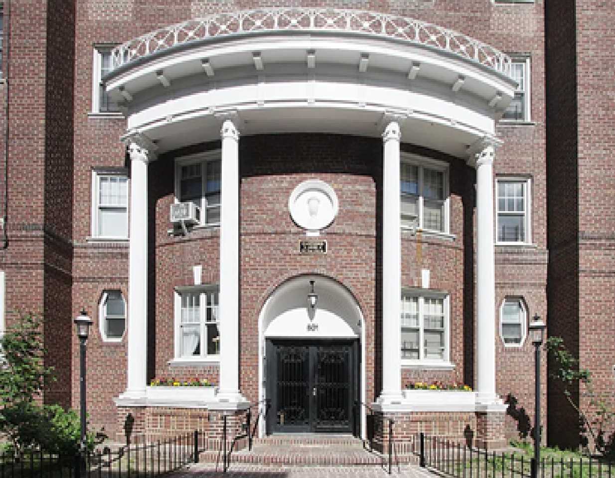 601 East 19th Street, Unit 4B - Photo 2 of 7