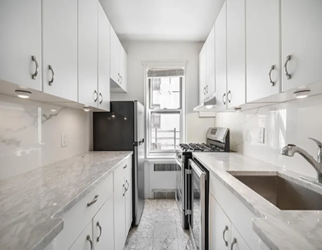 601 East 19th Street, Unit 4B - Photo 5 of 7