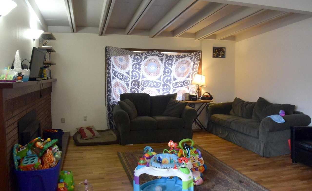 1900 34th St - Photo 2 of 5