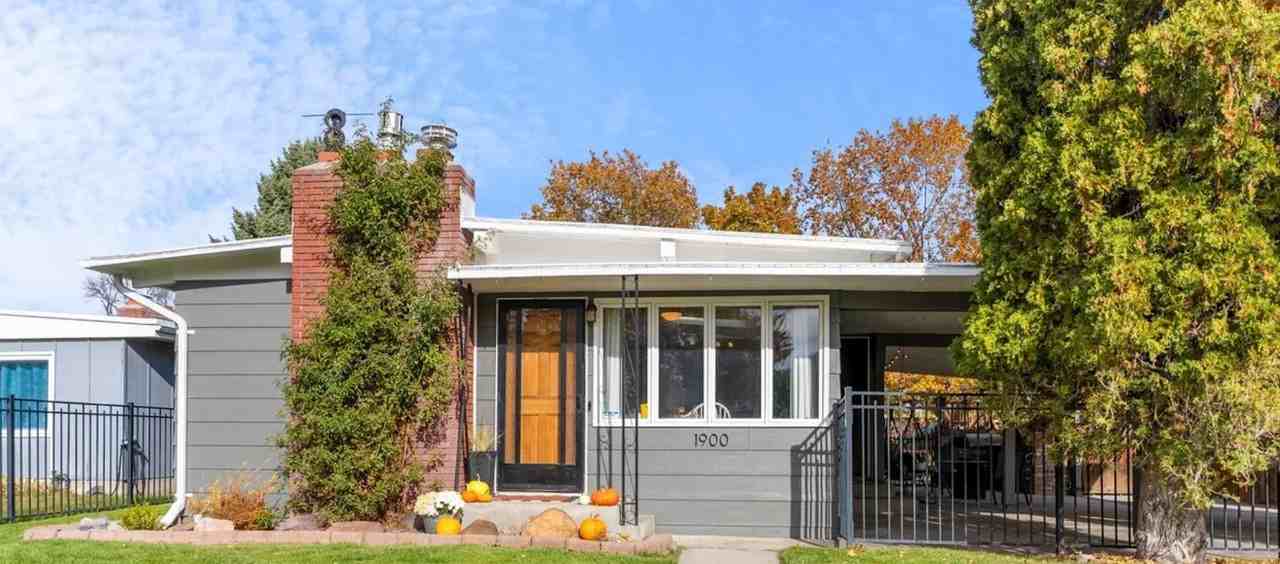 1900 34th St - Photo 3 of 5