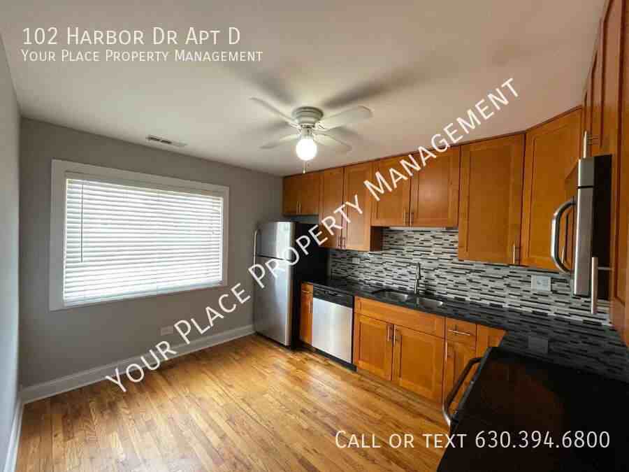 102 Harbor Dr Apt D - Photo 2 of 10