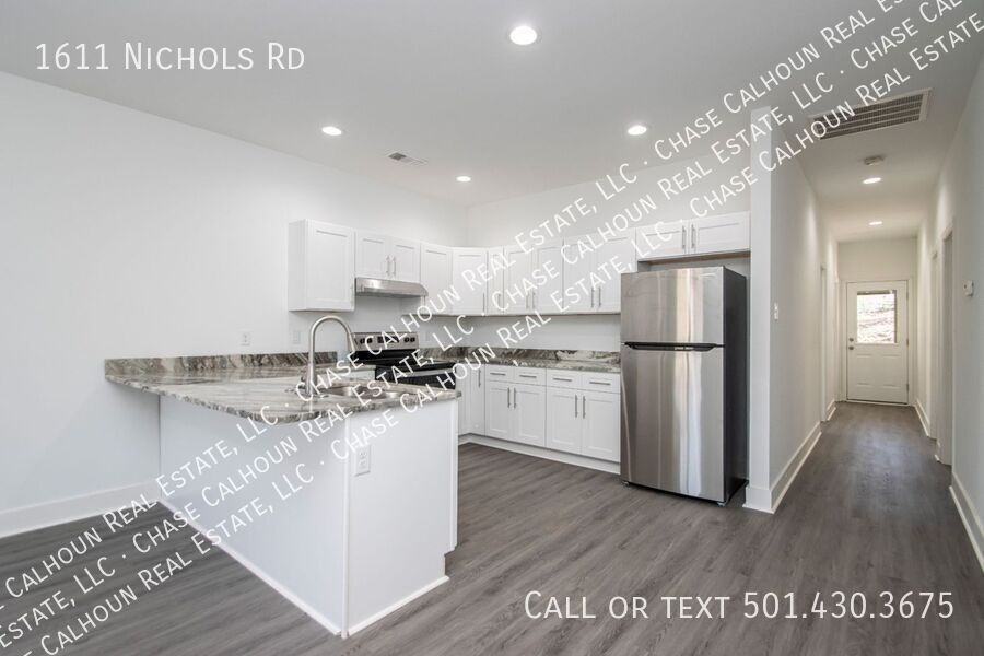 1611 Nichols Rd - Photo 5 of 39