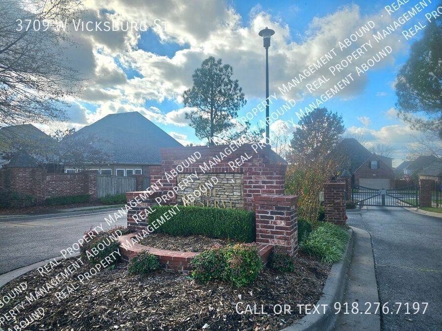 3709 W Vicksburg St - Photo 3 of 45