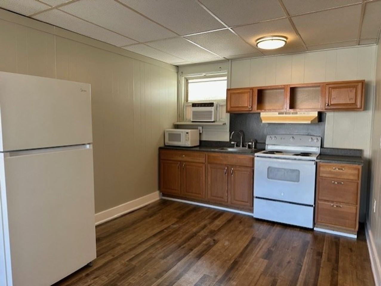 217 Walnut St - Photo 5 of 9