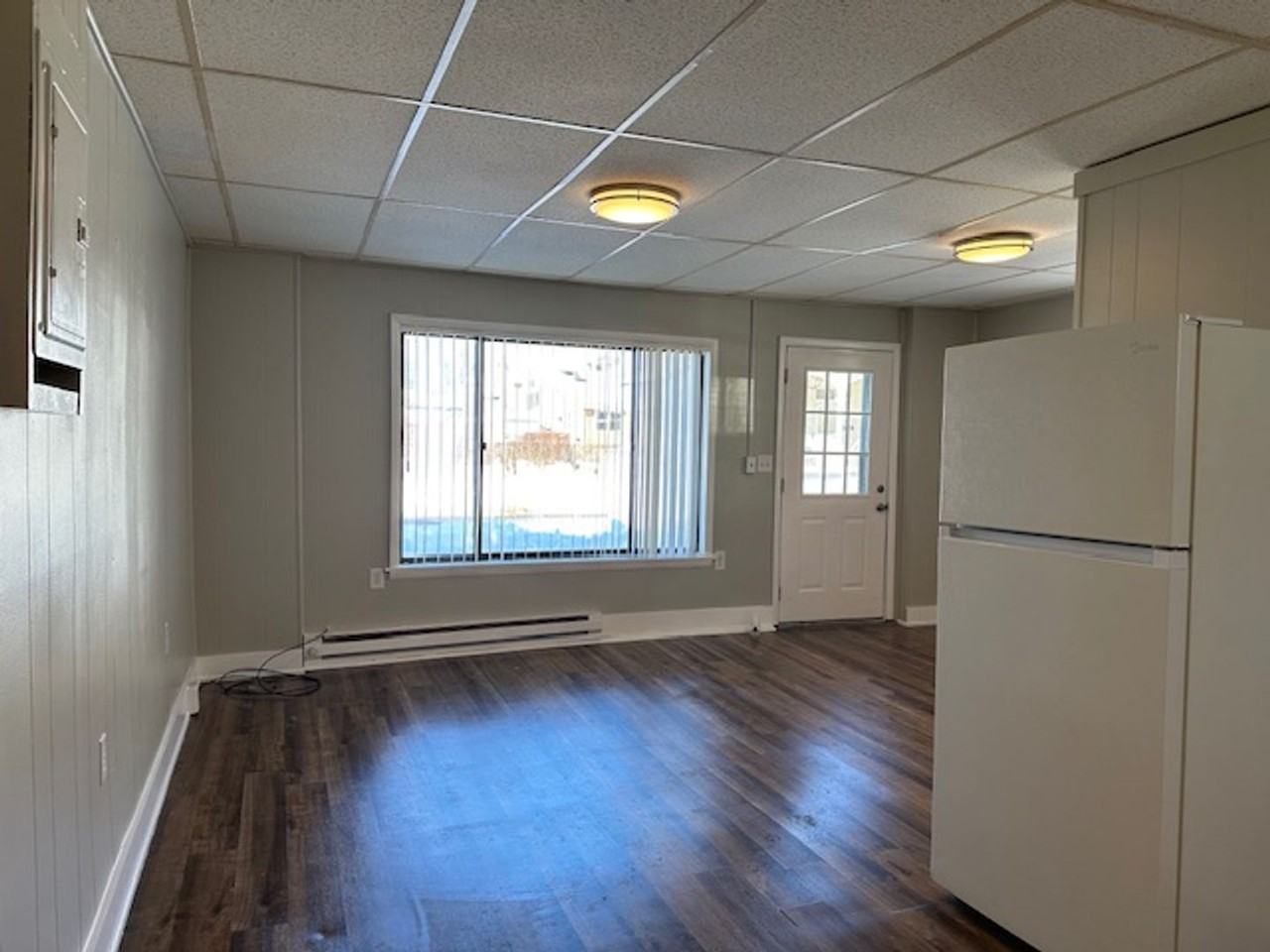 217 Walnut St - Photo 6 of 9