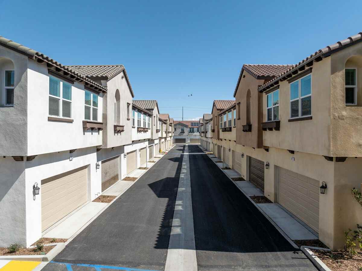 Calista Luxury Townhomes - Photo 4 of 30