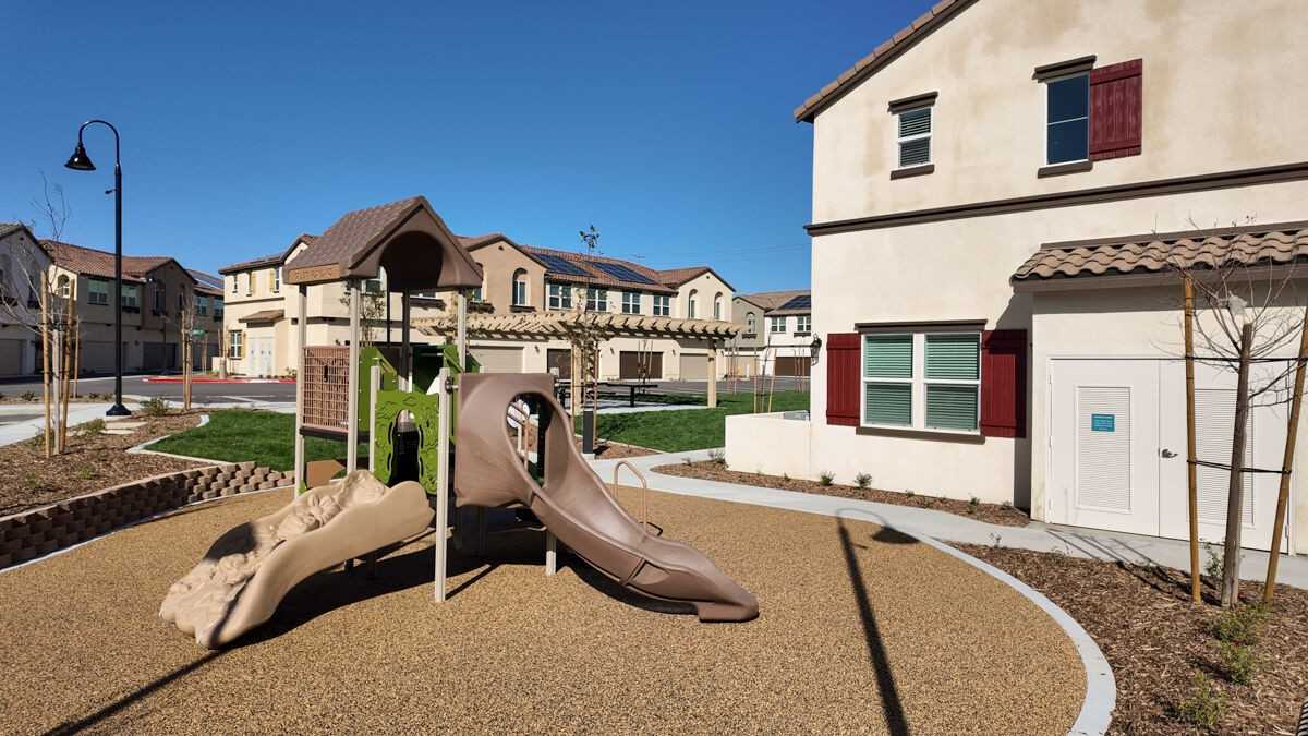 Calista Luxury Townhomes - Photo 4 of 25