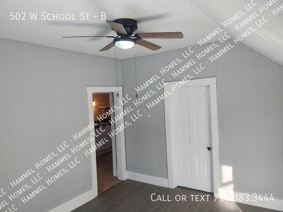 502 W School St #B - Photo 4 of 34