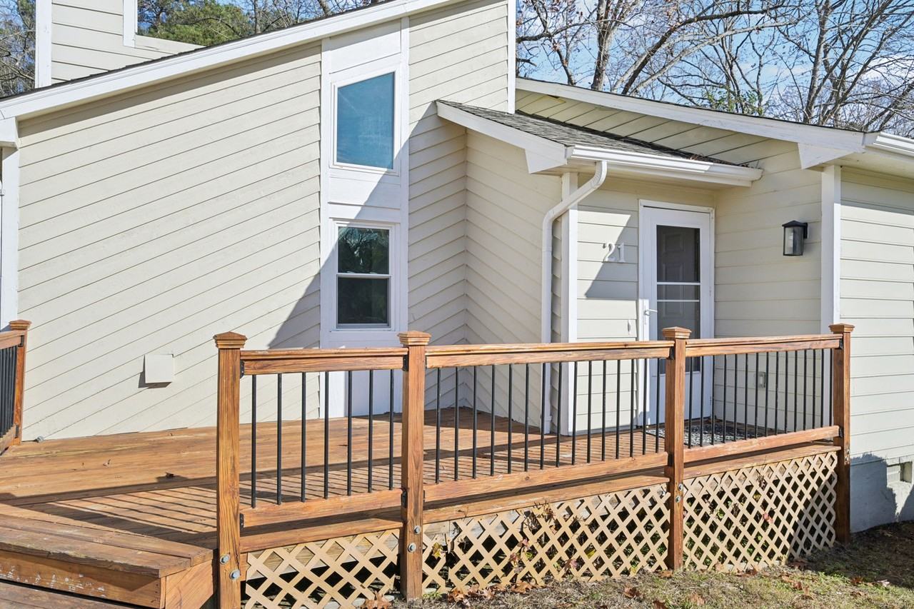 21 Winchester Ct - Photo 3 of 25