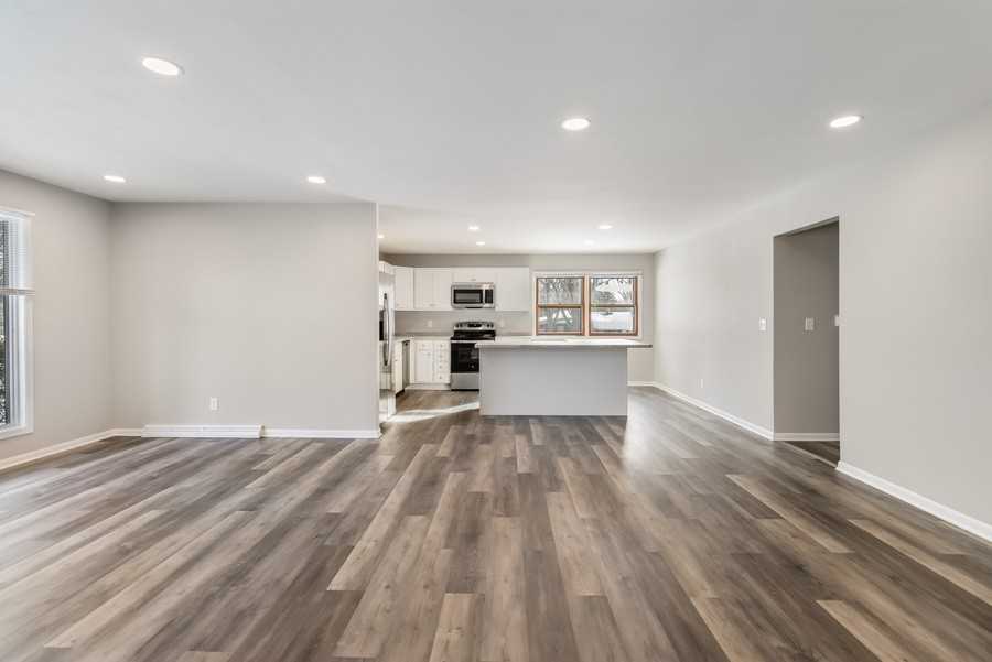 W127N12303 Knollwood Dr - Photo 3 of 26