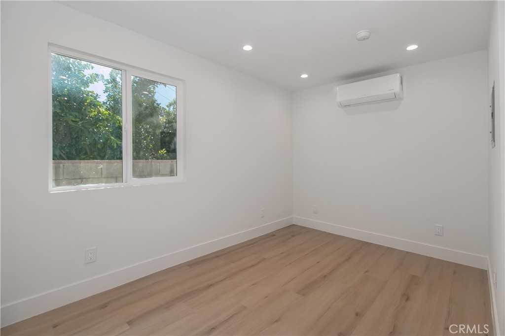 10835 1/2 Parr Ave #10835 - Photo 6 of 7