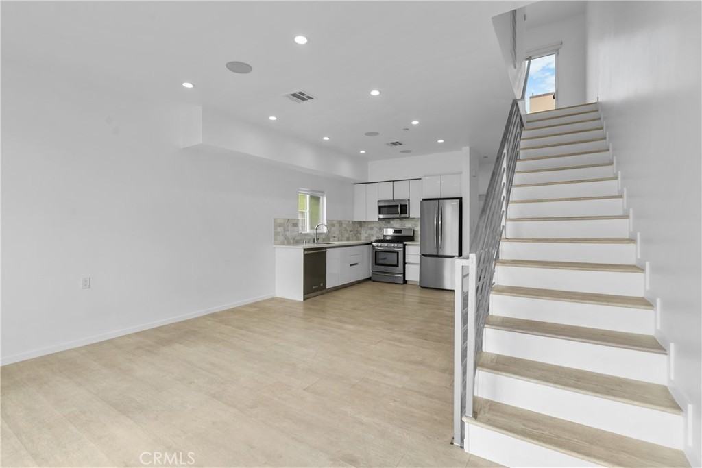 6009 1/2 Barton Ave #6009 - Photo 7 of 29