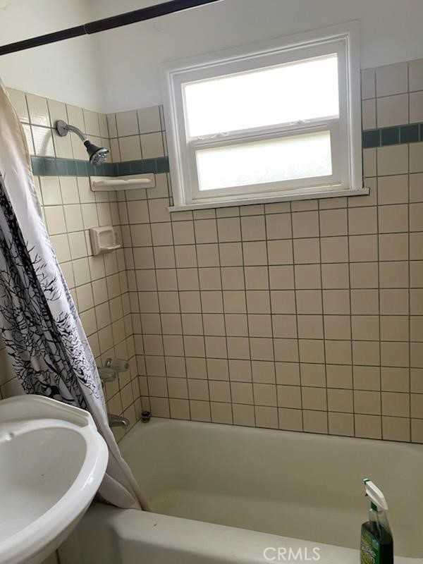 12917 Gladstone Ave #12917A - Photo 2 of 10