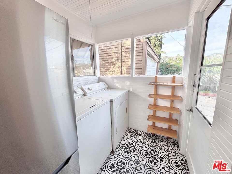 2339 1/2 Norwalk Ave #2339 - Photo 4 of 22