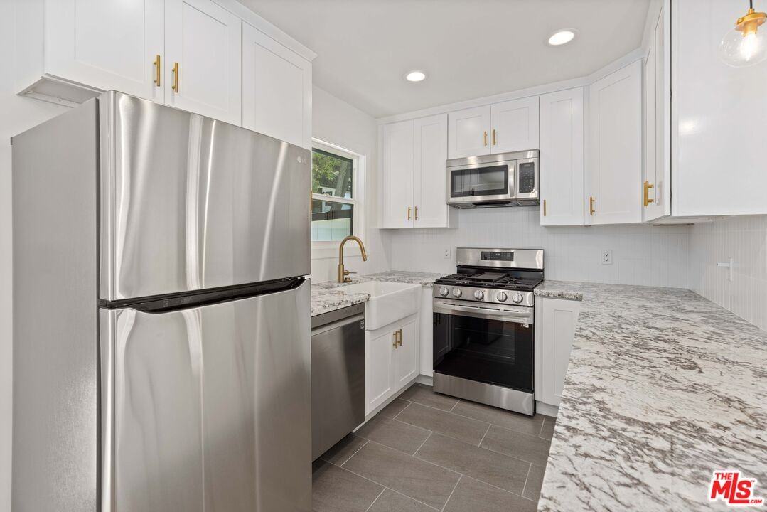 1942 Chickasaw Ave #1942 - Photo 3 of 32