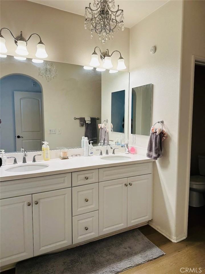 511 S Kroeger St #511 - Photo 3 of 11