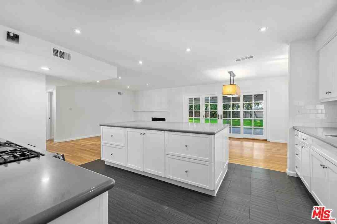 9344 Valjean Ave #9344 - Photo 5 of 27