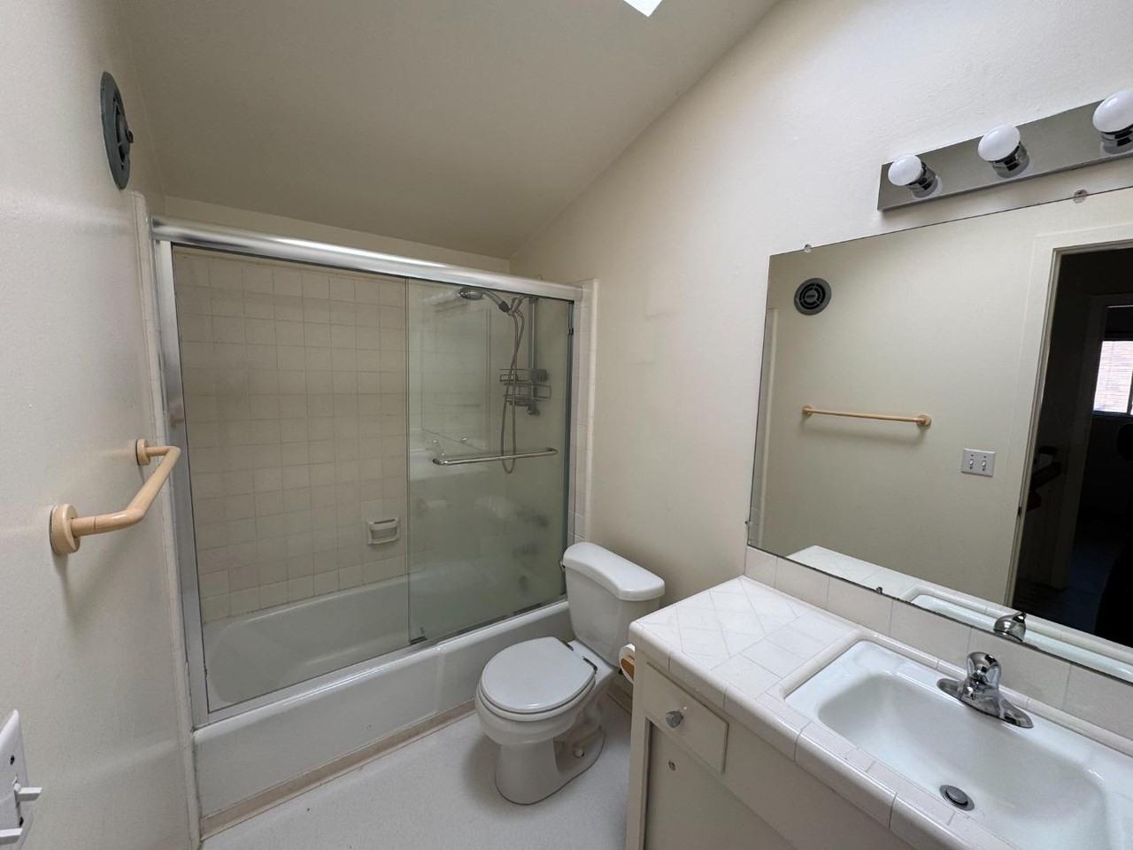 730 Cambridge Ave #730 - Photo 3 of 11