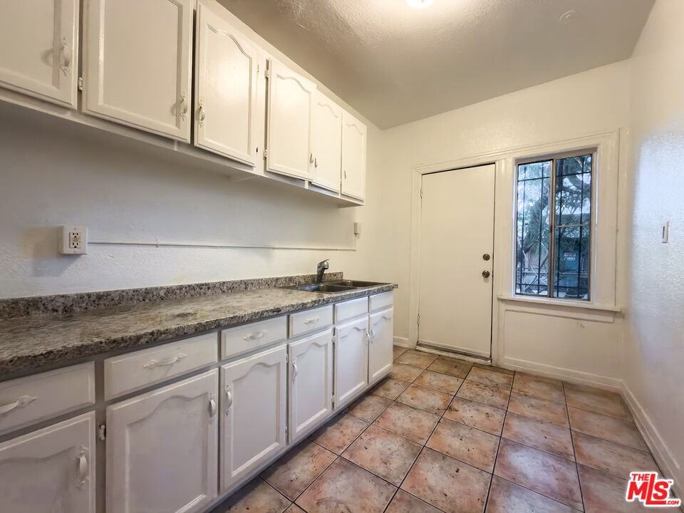 1675 W Martin Luther King Jr Blvd #1675-5 - Photo 6 of 17