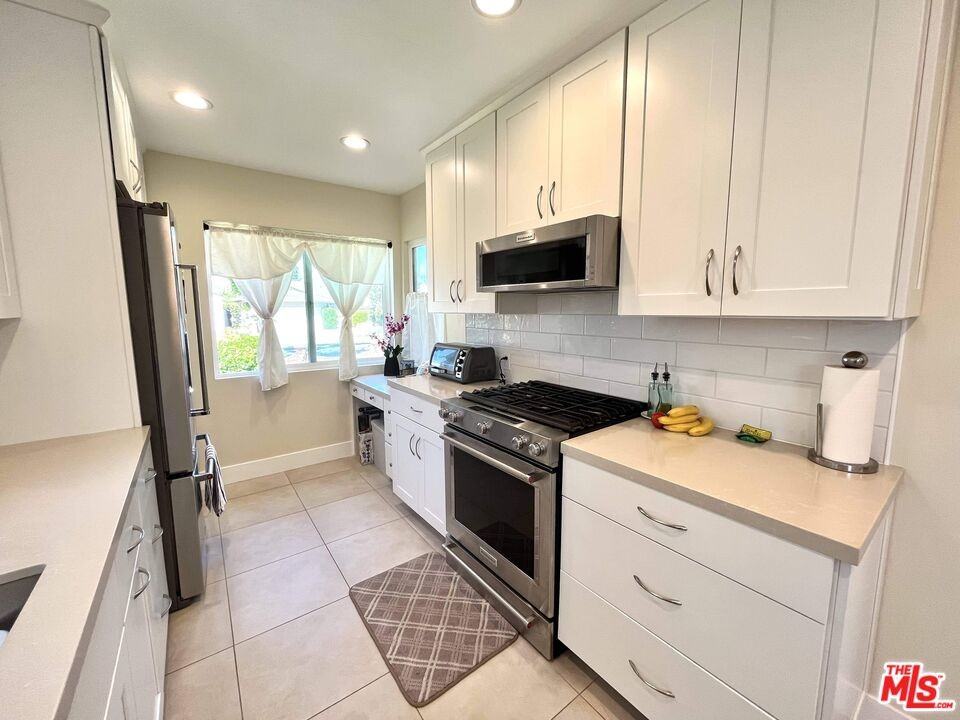 19334 Beckworth Ave #19334 - Photo 6 of 26