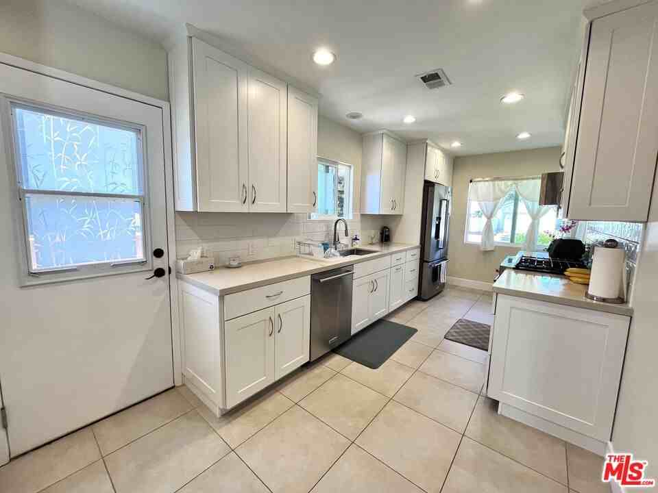 19334 Beckworth Ave #19334 - Photo 7 of 26