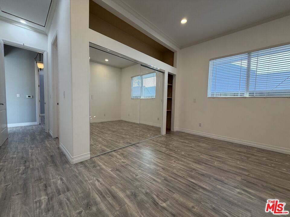 10006 Samoa Ave #10006 - Photo 3 of 34