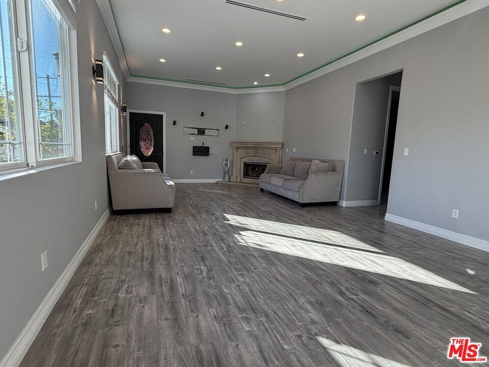 10006 Samoa Ave #10006 - Photo 6 of 34