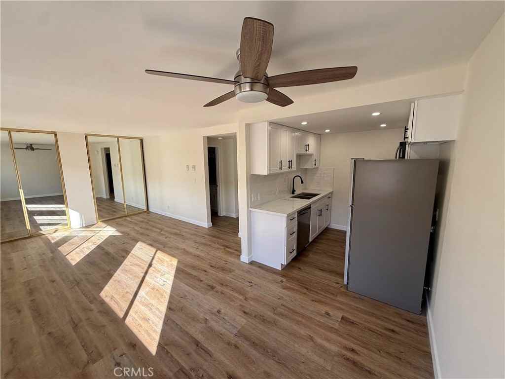 1155 W 11th St #1155-9 - Photo 4 of 14