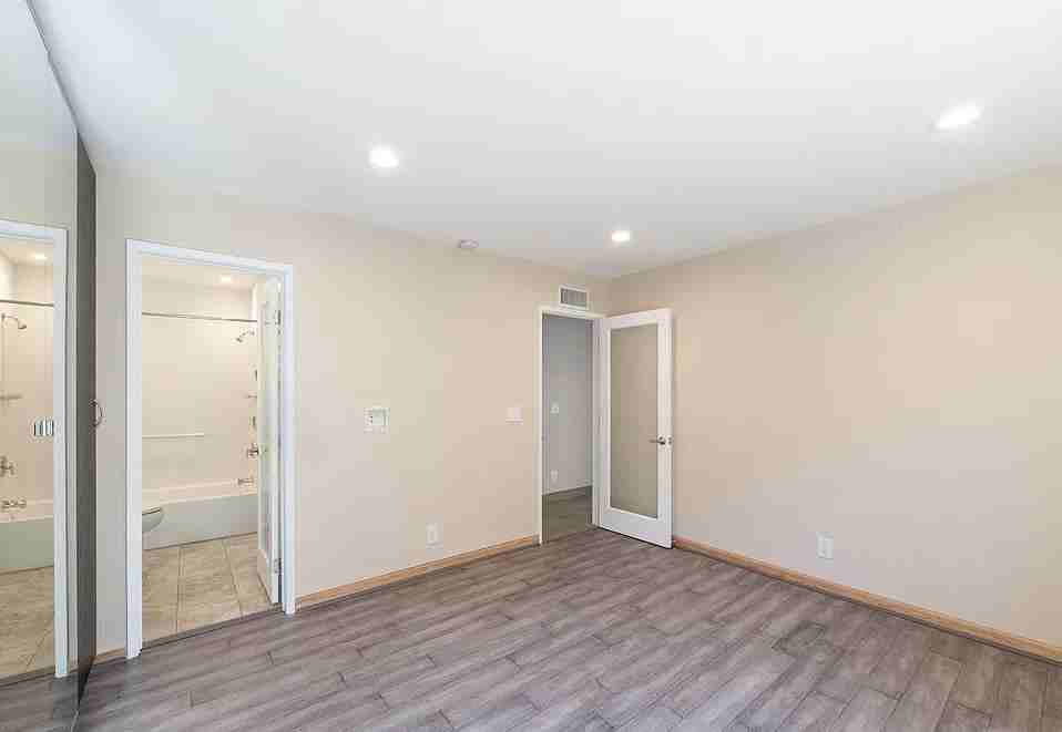 4927 Indian Wood Rd #4927 - Photo 4 of 20