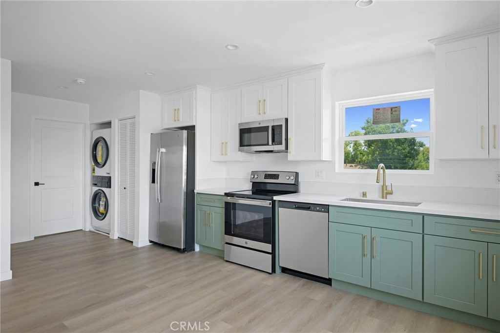 842 E Cypress Ave #842 - Photo 5 of 15