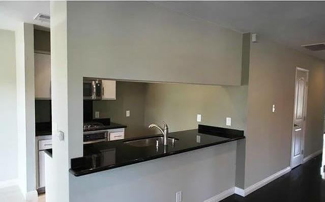 5460 Dobbs St #5460 - Photo 6 of 19