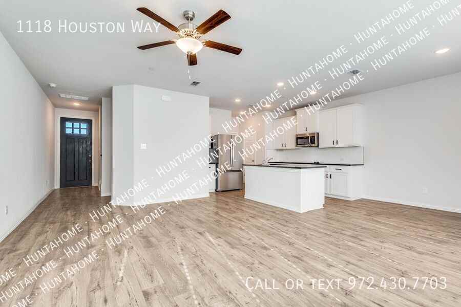 1118 Houston Way - Photo 2 of 12