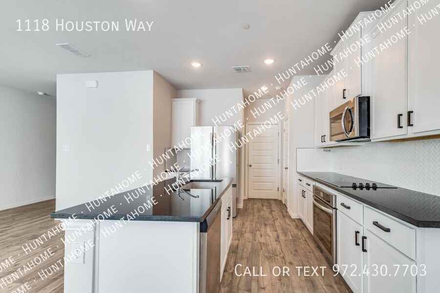 1118 Houston Way - Photo 5 of 12