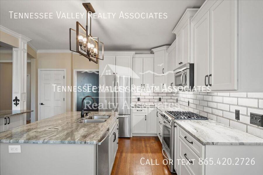 821 Foxfield Ln - Photo 4 of 20