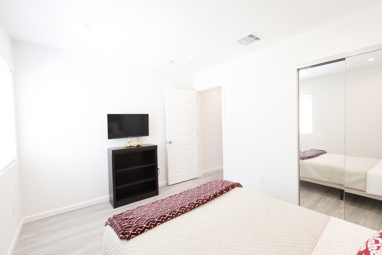 18623 Bryant St - Photo 4 of 26