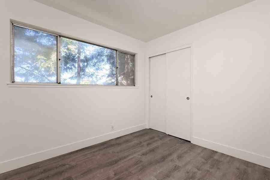 2221 Parker St - Photo 5 of 10