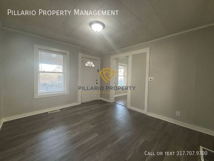 555 S Harris Ave - Photo 3 of 11