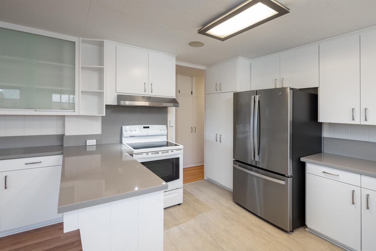 651 11th Avenue - Photo 3 of 22