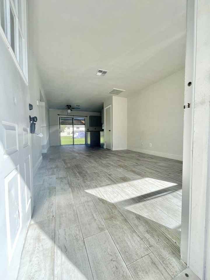 2606 1st Street - Photo 2 of 22