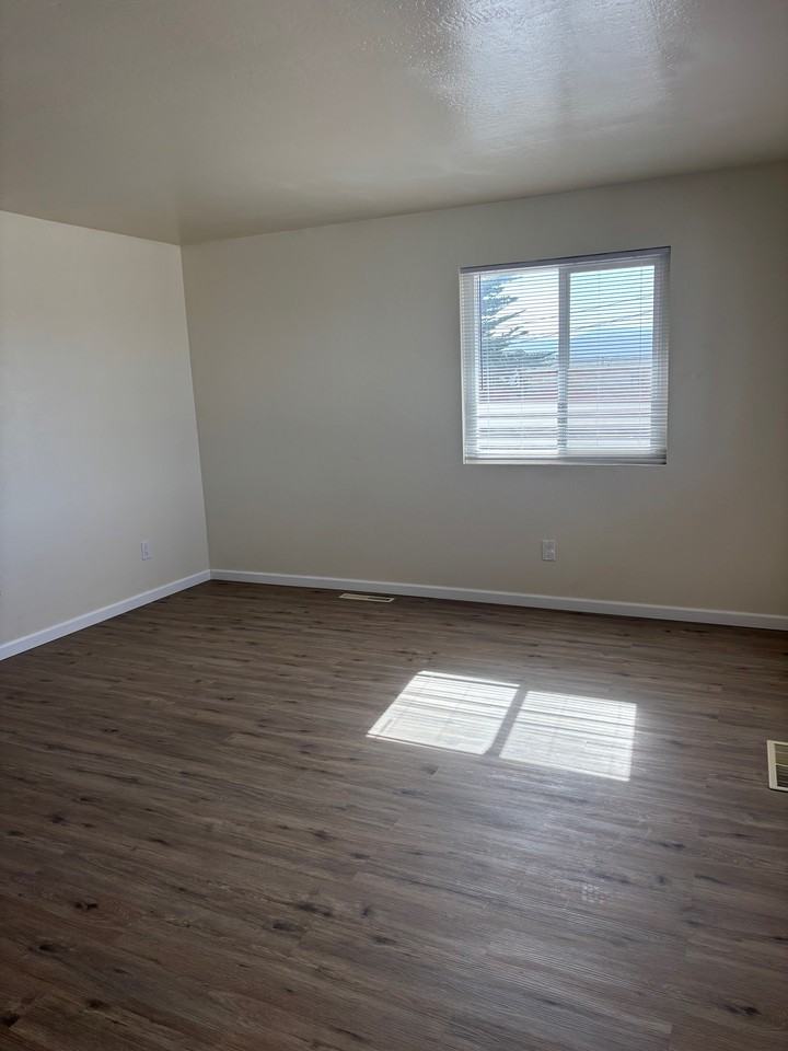 1255 Circle Avenue - Photo 2 of 14