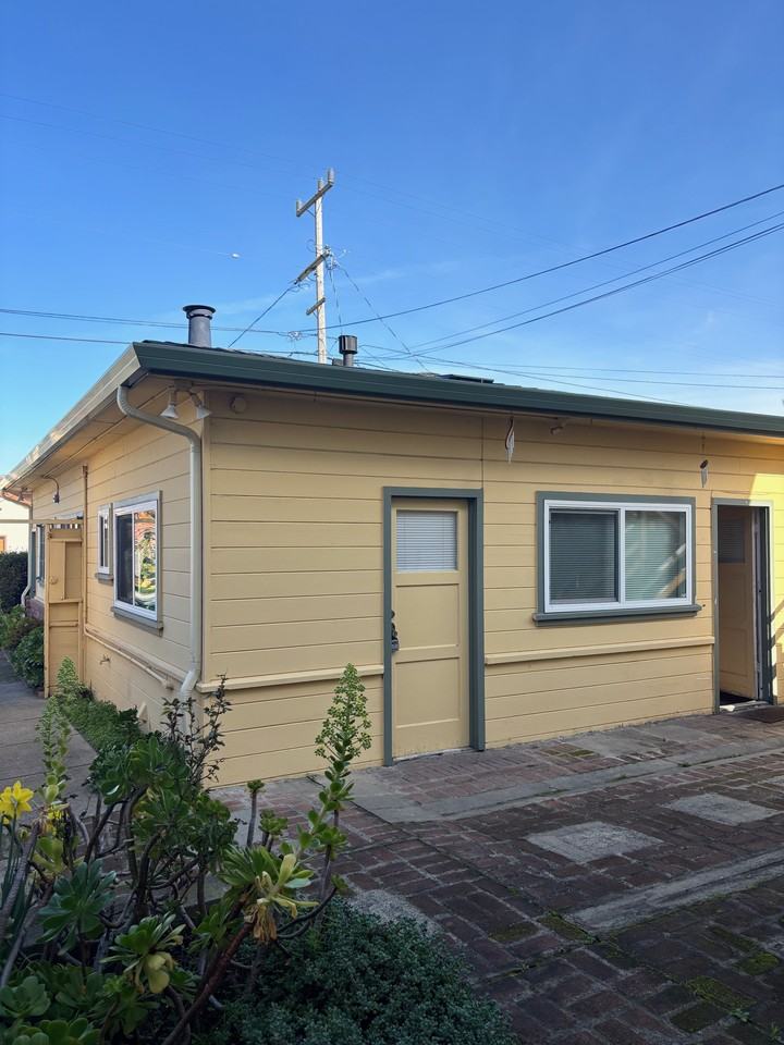 1186 2nd St #C - Photo 2 of 10